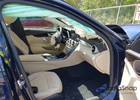 2017 Mercedes-Benz C 300 Luxury/Sport z USA, uszkodzony, nr VIN 55SWF4JB0HU219942